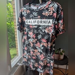 129.‎ H&M Divided Black Floral Tee Dress